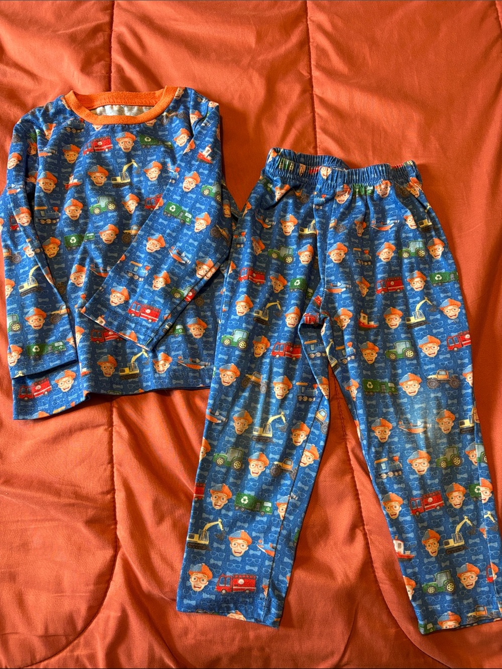 Pijama blippi size 3T